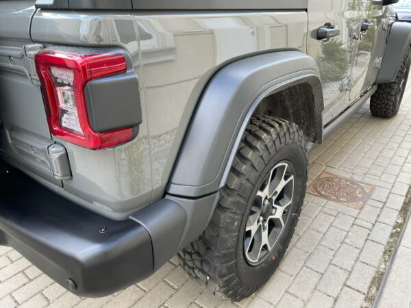 Сталевий задній бампер Rubicon Jeep Wrangler JL (з PDC)