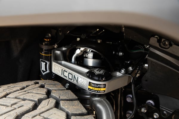 ICON: Toyota Land Cruiser 200: передній комплект верхніх кріплень койловерів