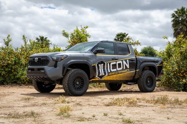 ICON: Toyota Land Cruiser 250: задня тяга Панара Premium CNC
